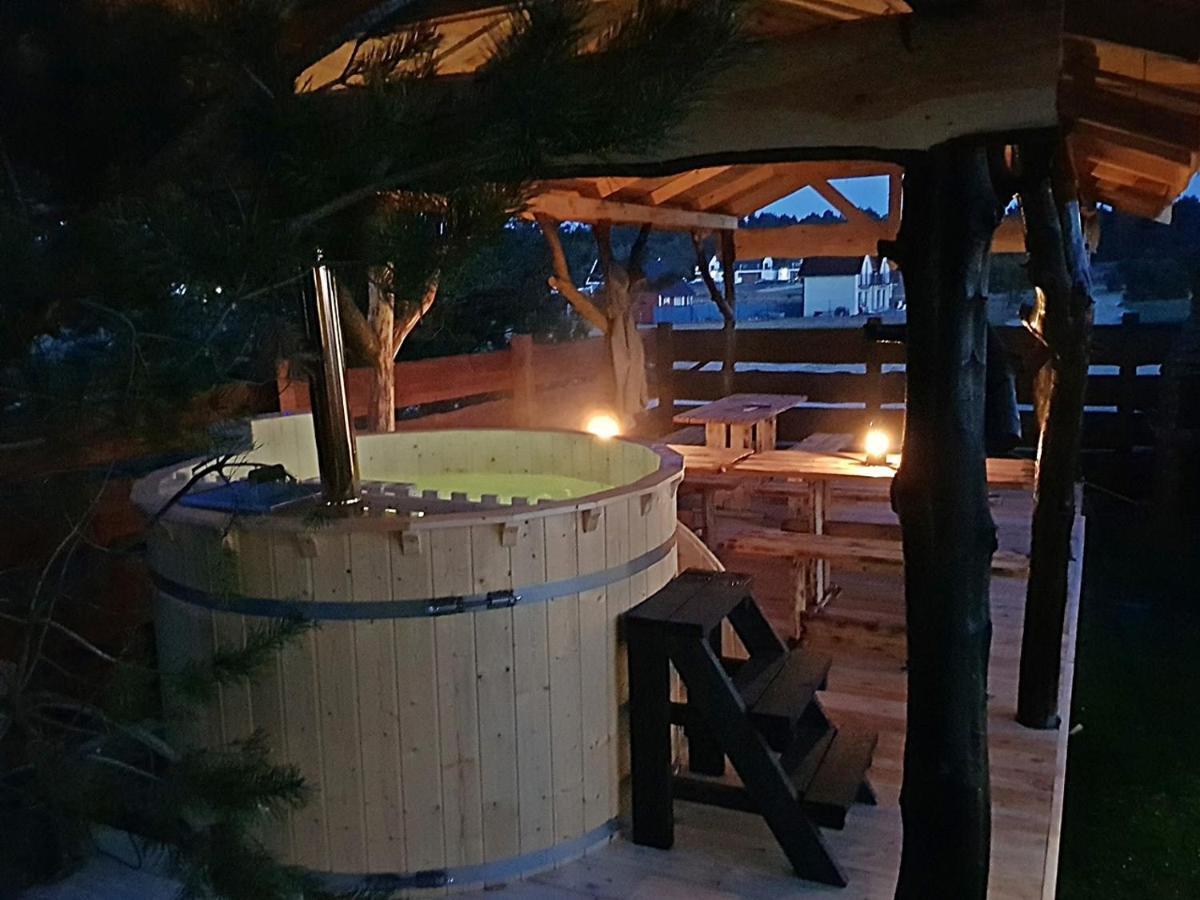Behappy Woodhouse Villa Jastrzębia Góra Екстериор снимка